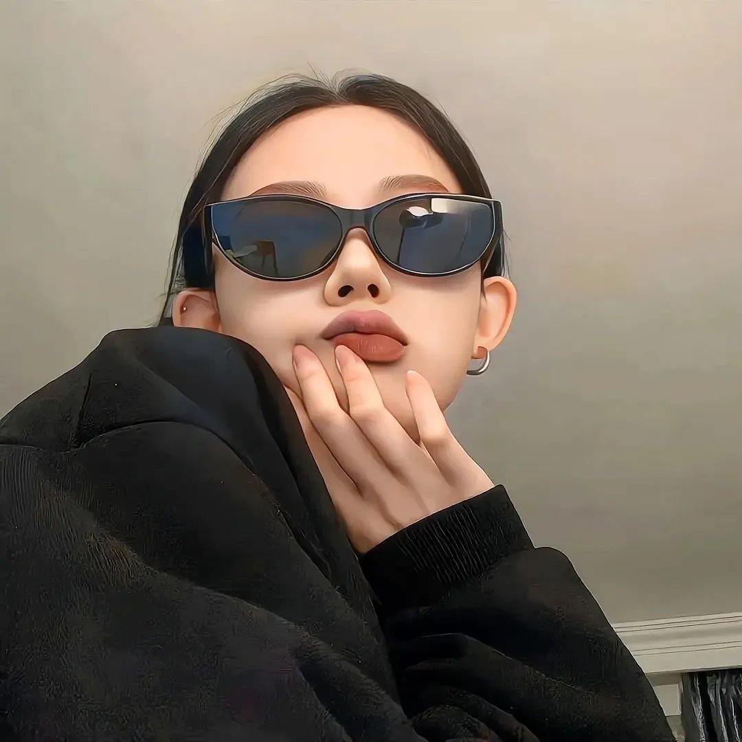 当年不肯嫁春风无端却被秋风误